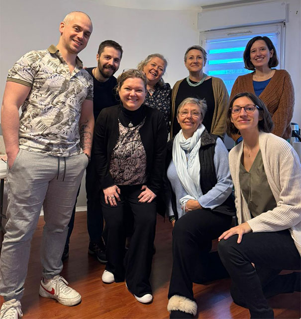 Photo de l’équipe des thérapeutes et praticiens bien-être oeuvrant au cabinet Blowball de Guyancourt à Saint‑Quentin‑en‑Yvelines